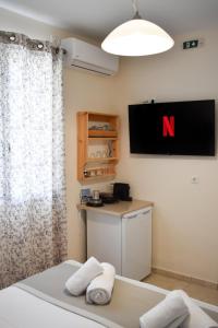 Kuchyň nebo kuchyňský kout v ubytování Lovely Rooms Finikounda