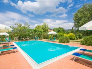 The swimming pool at or close to Holiday Home Il Leccio by Interhome