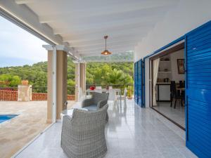 vistas desde la sala de estar de una casa en Holiday Home Anromi by Interhome, en Cala Vadella