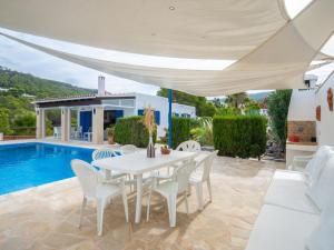 The swimming pool at or close to Holiday Home Anromi by Interhome