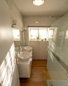 a bathroom with a sink and a mirror at Coeur-de-charente-maritime, au fil de l'eau in Saint-Germain-de-Marencennes