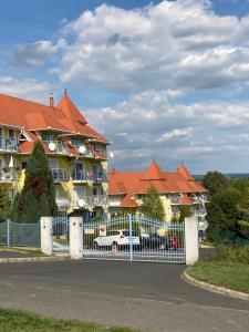 Budova, v ktorej sa apartmán nachádza
