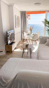 Posteľ alebo postele v izbe v ubytovaní Apartamento en 1ª línea con piscina + 37 fotografií