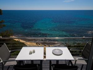 a table and chairs on a balcony with the ocean at Apartment Brisa al Mar by Interhome in Moraira