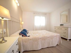 Łóżko lub łóżka w pokoju w obiekcie Villa Campos by Interhome