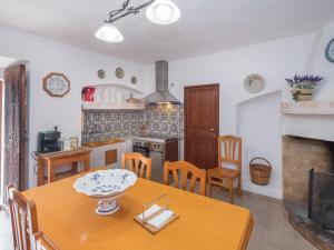 Η κουζίνα ή μικρή κουζίνα στο Holiday Home Can Tiona by Interhome +15 φωτογραφίες