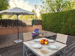 Vonkajšia záhrada v ubytovaní Apartment Marina Sant Jordi by Interhome