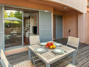 Balkón alebo terasa v ubytovaní Apartment Marina Sant Jordi by Interhome