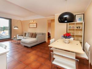 Posedenie v ubytovaní Apartment Marina Sant Jordi by Interhome