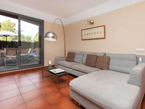 Posedenie v ubytovaní Apartment Marina Sant Jordi by Interhome