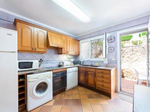 Η κουζίνα ή μικρή κουζίνα στο Holiday Home Zen by Interhome