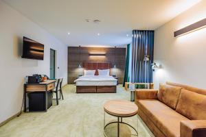 Postel nebo postele na pokoji v ubytování Iglika Hotel & Villas Borovets + 37 fotografií