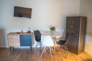 TV a/nebo společenská místnost v ubytování Moon Hostel Warszawa