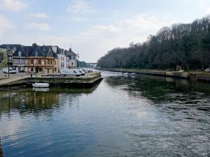 a river with houses and boats in a town at Holiday Home La Coloniale by Interhome in Auray