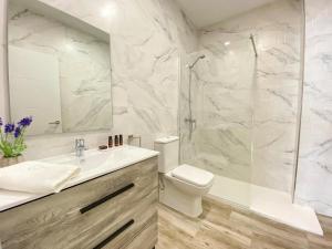 A bathroom at iloftmalaga Plaza Marina