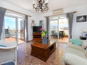 Posezení v ubytování Holiday Home Nerja Penthouse by Interhome