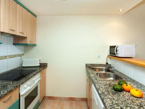 A kitchen or kitchenette at Apartment Port Pals EIII by Interhome