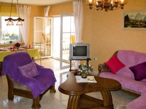 A television and/or entertainment centre at Apartment Salz by Interhome
