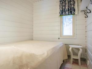 a small room with a bed and a window at Holiday Home Lehtikuusenranta by Interhome in Hankamäki