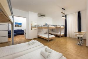 Postel nebo postele na pokoji v ubytování GuestHouse Lugano Center by LR