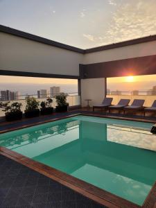 The swimming pool at or close to Dazzler by Wyndham Lima Miraflores