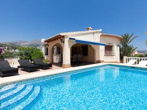 The swimming pool at or close to Villa Buena Gente by Interhome