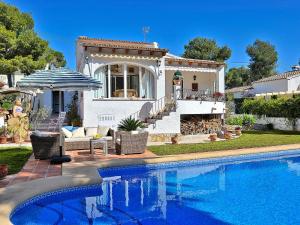 The swimming pool at or close to Holiday Home El sueno de Jeanne-Marie by Interhome