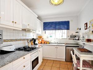 A kitchen or kitchenette at Holiday Home El sueno de Jeanne-Marie by Interhome