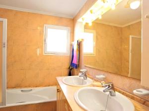 A bathroom at Holiday Home El sueno de Jeanne-Marie by Interhome
