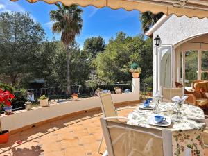 A balcony or terrace at Holiday Home El sueno de Jeanne-Marie by Interhome