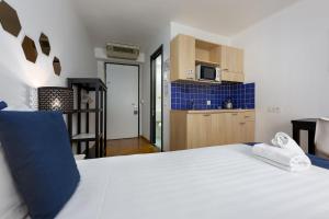 Postel nebo postele na pokoji v ubytování GuestHouse Lugano Center by LR