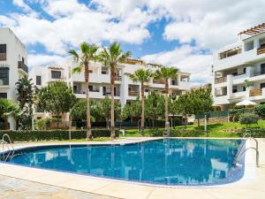 Bazén v ubytovaní Apartment Alamar by Interhome alebo v jeho blízkosti