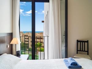 Posteľ alebo postele v izbe v ubytovaní Apartment Alamar by Interhome