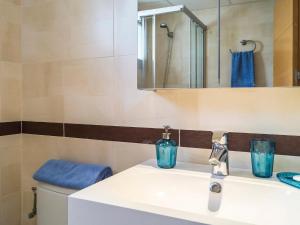 Kúpeľňa v ubytovaní Apartment Alamar by Interhome
