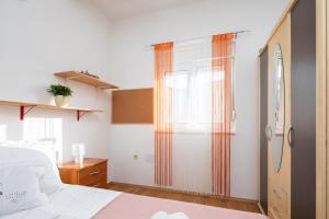 Posteľ alebo postele v izbe v ubytovaní Seaside Holiday Home Jelica
