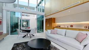 Et opholdsområde på Vila Leonor - Clever Details , Central Vilamoura, Sleeps 6, luxury, walking distance