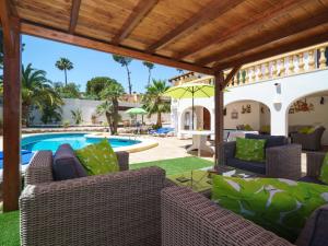 Bazén v ubytování Holiday Home Villa Paradise by Interhome nebo v jeho okolí