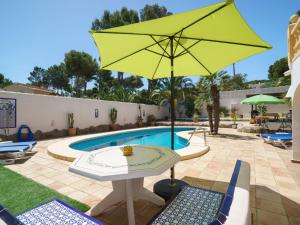 Bazén v ubytování Holiday Home Villa Paradise by Interhome nebo v jeho okolí