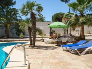 Bazén v ubytování Holiday Home Villa Paradise by Interhome nebo v jeho okolí