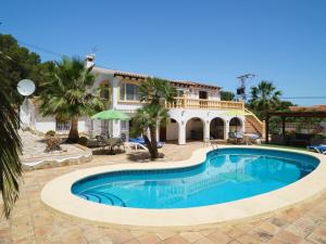 Bazén v ubytování Holiday Home Villa Paradise by Interhome nebo v jeho okolí