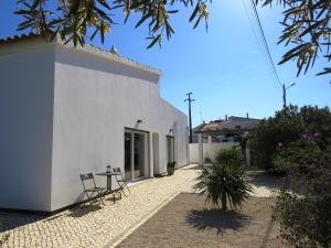 Photo de la galerie de l'établissement Casa Nokleby - Moradia com Piscina Privada e Jardim, à Altura