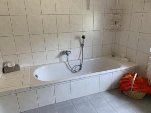 Ένα μπάνιο στο Ferienwohnung Daddeldu