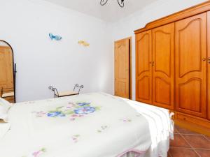 Posteľ alebo postele v izbe v ubytovaní Holiday Home Villa Miradri by Interhome
