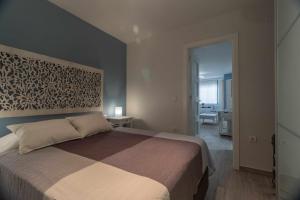 A bed or beds in a room at Estudio 19 Bajo reformado