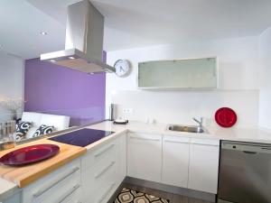 Η κουζίνα ή μικρή κουζίνα στο Apartment Los Lirios I-4 by Interhome