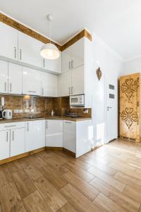 Kuchyňa alebo kuchynka v ubytovaní ApartHost Jagiellońska Residence