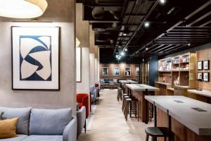 Wilde Aparthotels Manchester City Centre的休息区
