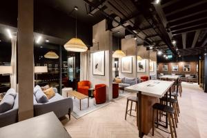 Wilde Aparthotels Manchester City Centre的休息区