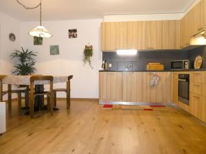 Foto dalla galleria di Apartment Chalet La Muntaniala by Interhome a Grindelwald