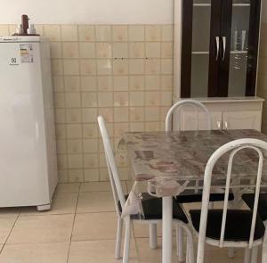 Virtuvė arba virtuvėlė apgyvendinimo įstaigoje Pousada Recanto Penedo